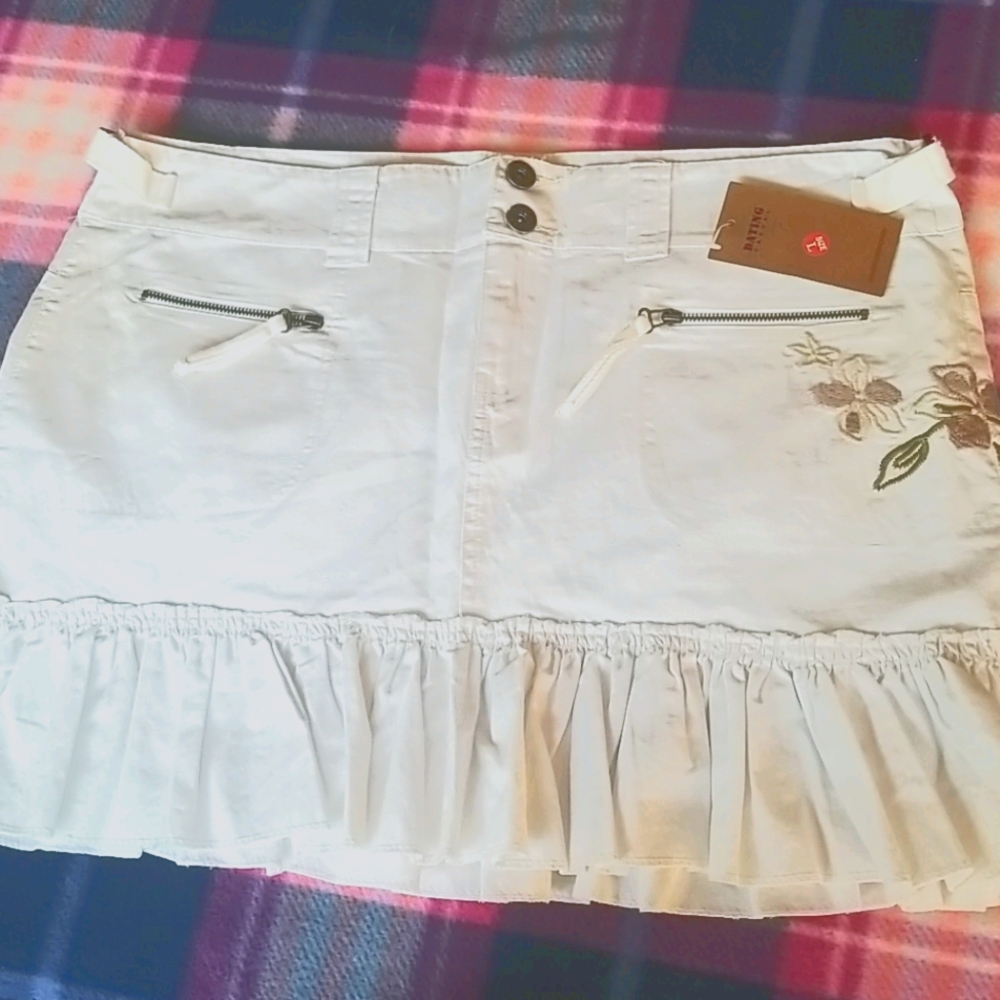 Cute white skirt